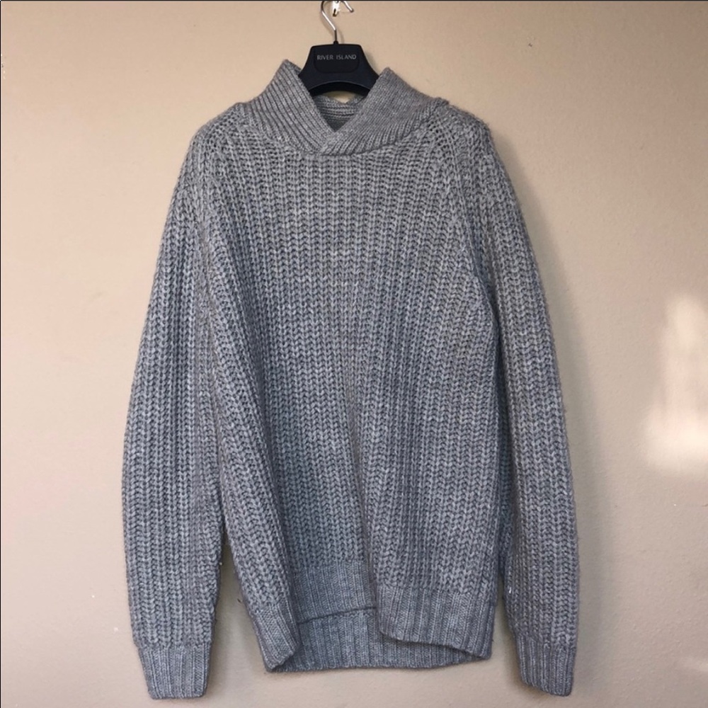 Men’s Pendleton classic fisherman sweater.